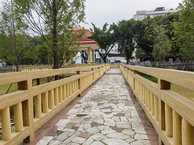 漫步彩虹步道 居民点赞老旧小区改造项目(图1)
