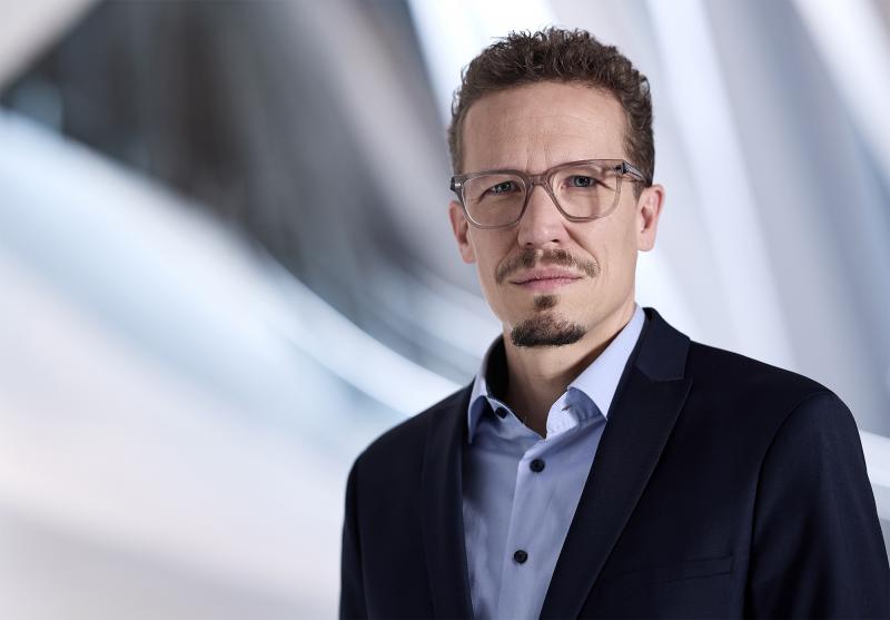 一位“老奔驰”在中国遇见“新”奔驰(图1)