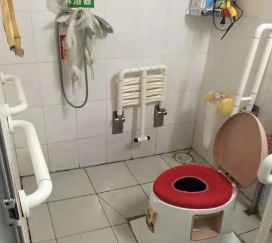 适老化体验中心、长者食堂、社区养老驿站等一批社会力量参与的养老业态在崇川涌现——“”变“享老”多元化服务满足多样化需求(图1)