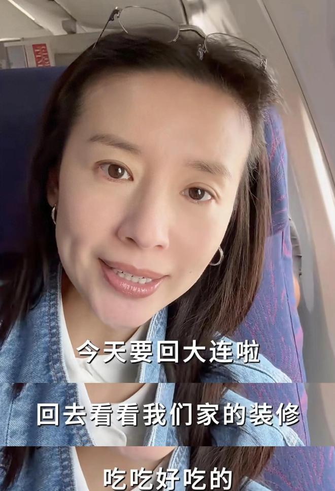 董洁回大连为父母装修房子在路边生吃海胆又白又瘦看不出45岁(图1)
