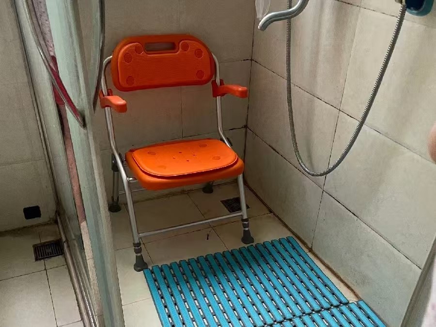 银发经济开辟增量市场活力迸发 多样化“适老”变身助力银发族打开新生活(图1)