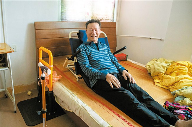 雨季特别提醒：老房漏水 + 地面湿滑？适老化改造防水防潮全方案(图1)