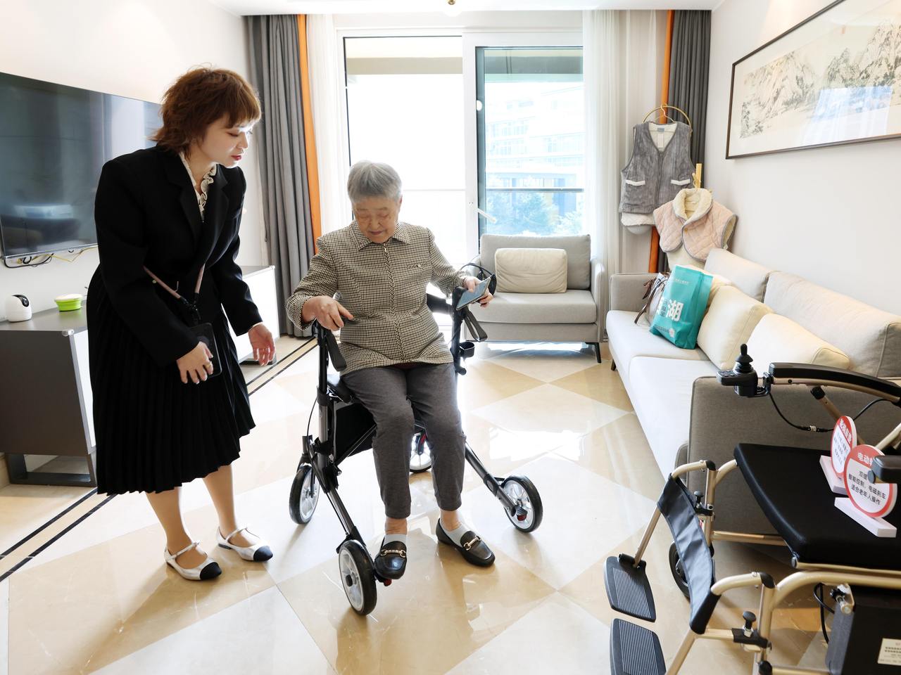 广西：优化服务 筑起健康老年防线(图1)