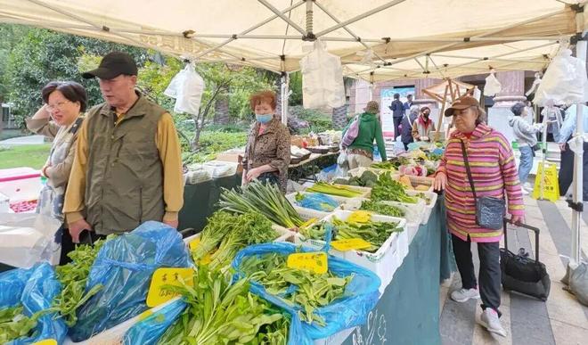 自从这辆“全场景体验车”开进古北社区……(图2)
