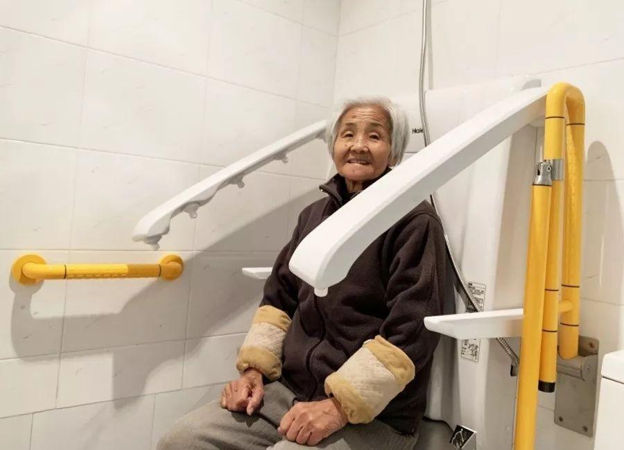 《华商报》D03版《汉台区鑫源街道出实招：江南小区党群服务站适老化改造“暖”出新高度！(图1)