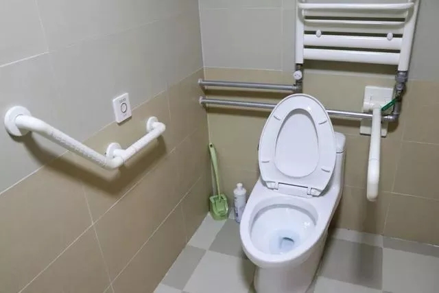 海州区完成2182户家庭适老化改造(图1)