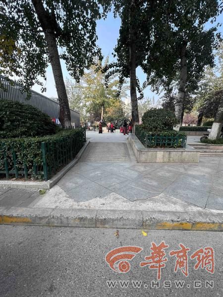 适老化大调研华商报记者走访了12座城市公园 适老化方面这些做得还不错 但还有改进空间(图12)