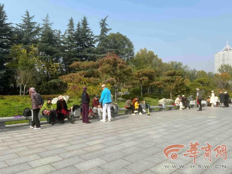 适老化大调研华商报记者走访了12座城市公园 适老化方面这些做得还不错 但还有改进空间(图16)