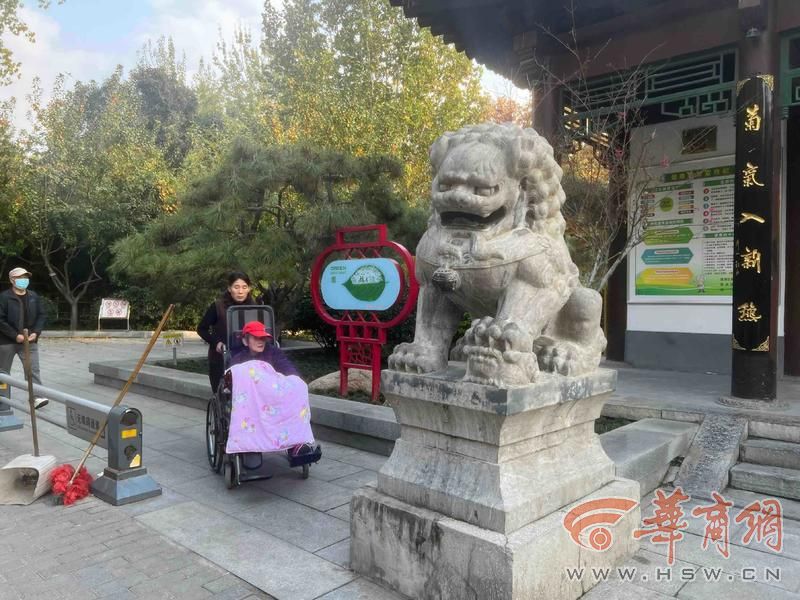 适老化大调研华商报记者走访了12座城市公园 适老化方面这些做得还不错 但还有改进空间(图17)