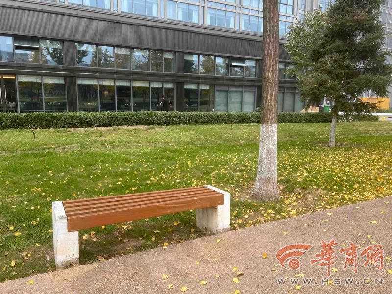 适老化大调研华商报记者走访了12座城市公园 适老化方面这些做得还不错 但还有改进空间(图34)