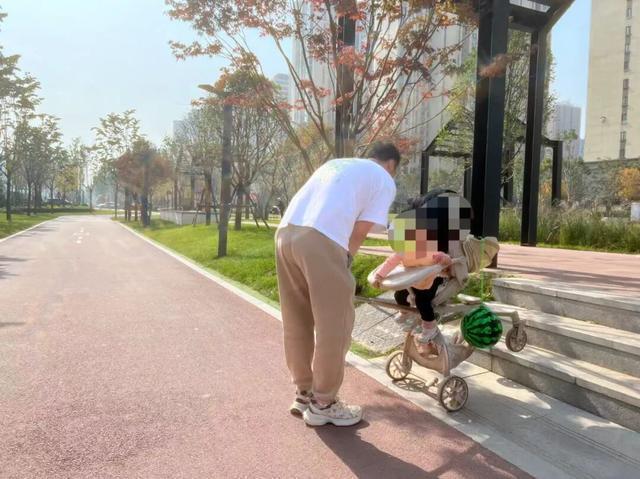 华商报记者走访了12座城市公园适老化方面这些做得还不错但还有改进空间(图4)