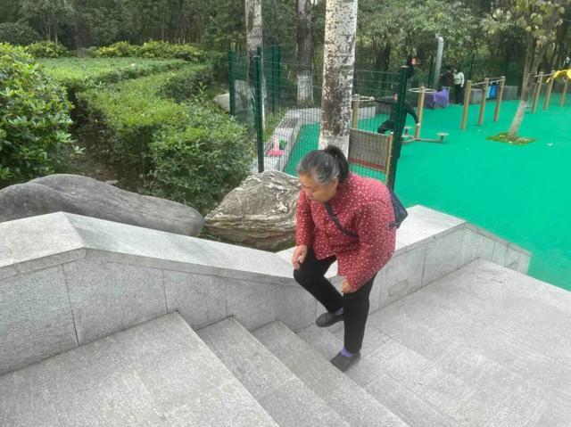 华商报记者走访了12座城市公园适老化方面这些做得还不错但还有改进空间(图11)