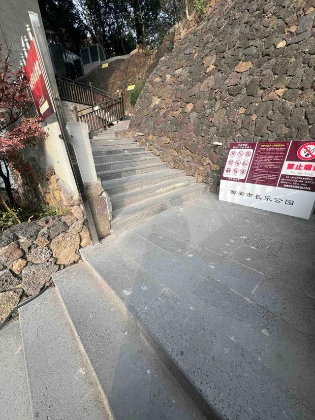 华商报记者走访了12座城市公园适老化方面这些做得还不错但还有改进空间(图9)