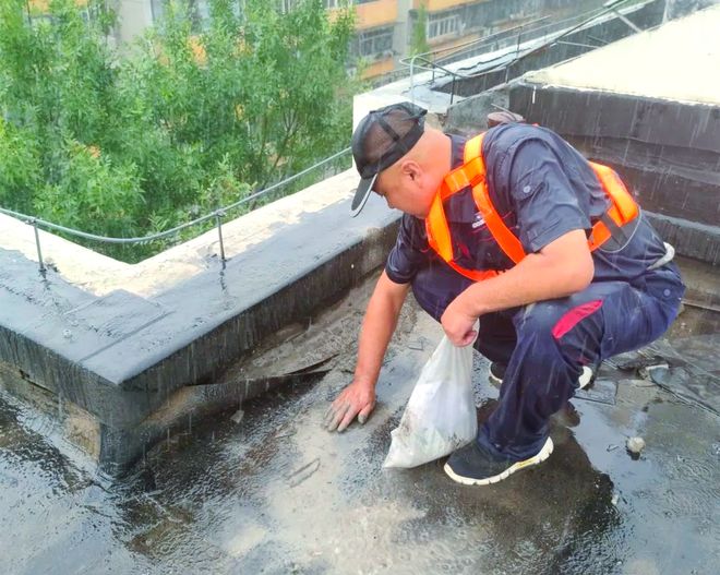 “老旧小区”回温被疯抢？2025住建部再定调：预计2000万人将受益(图7)