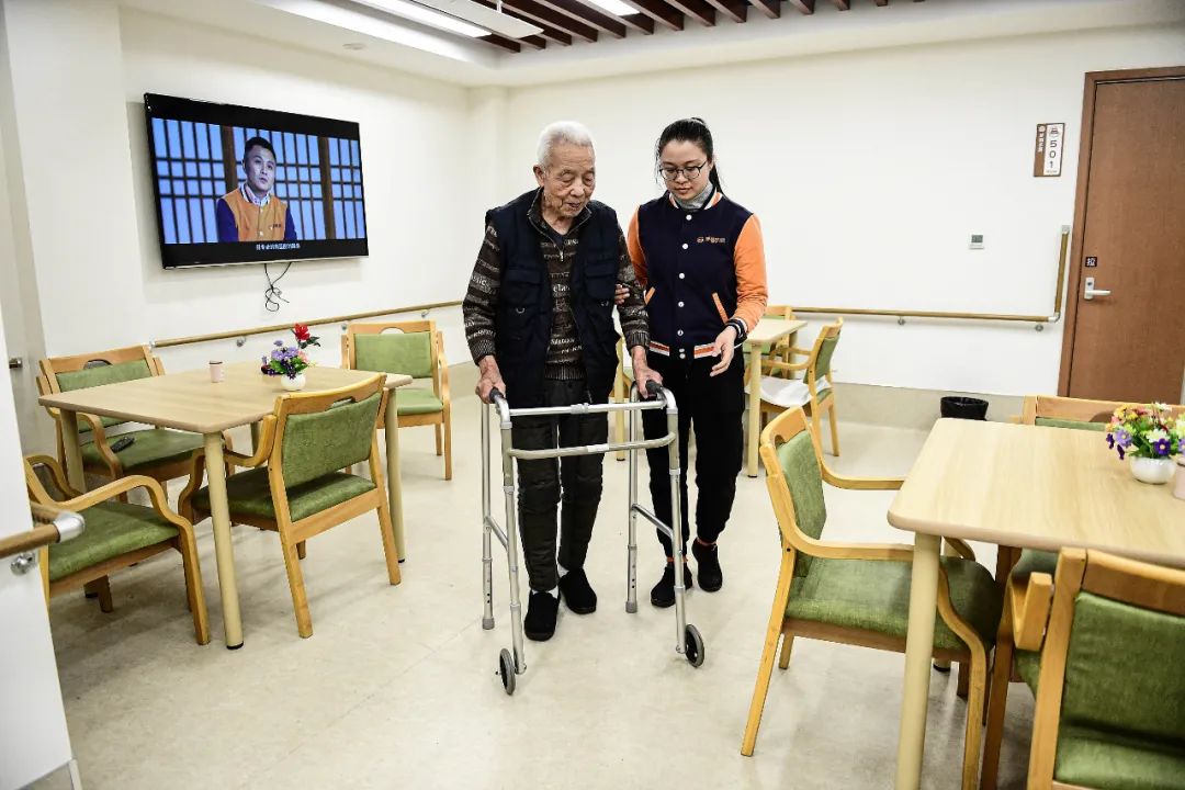 上海2631座公厕完成适老改造还有自动化保洁机器人你注意到了吗？(图1)