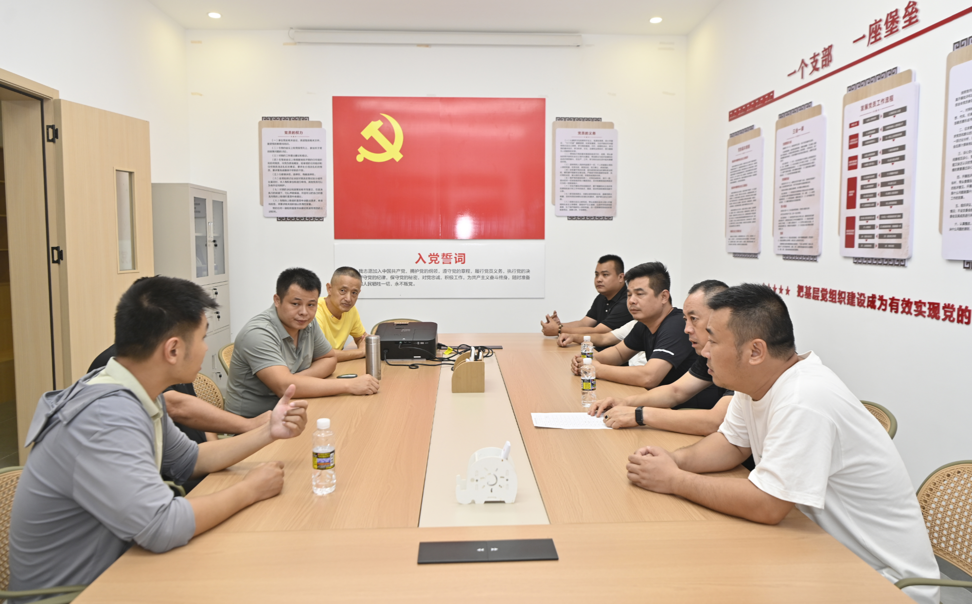 海口市秀英区：“一肩挑”扛牢治理责任 “双列席”汇聚共治智慧(图1)