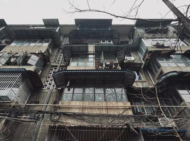 拆迁全面叫停？已明确：2025年起超25年的老房子或这样处理！(图2)