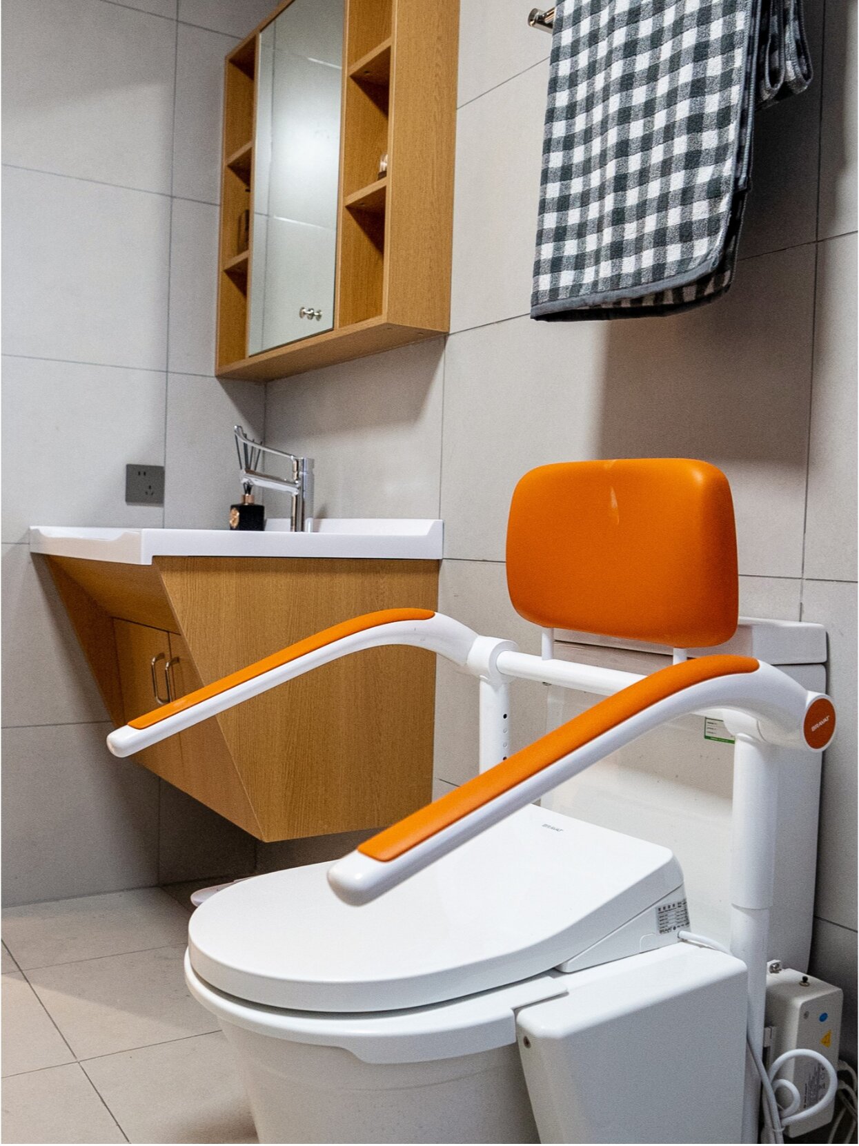 看适老支付情暖“夕阳红”(图1)