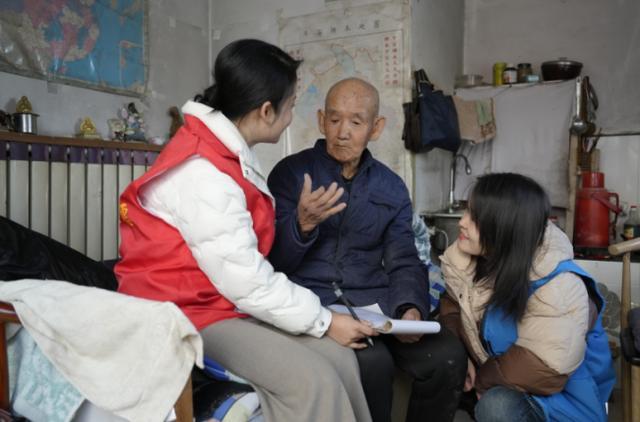 神木市继业社区：推进“一户一策”适老化改造 创建“老年友好型社区”(图2)