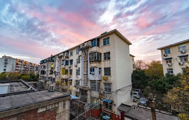 拆迁全面叫停？已明确：25年以后超20年的老房子或这样处理(图2)