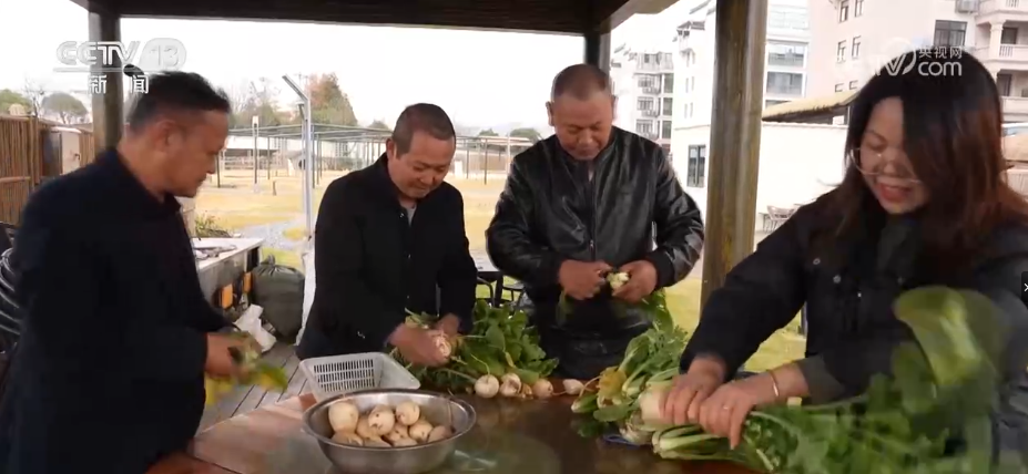 徒步、读诗、康养……“适老化”升级大有潜力 冬日银发文旅市场暖意融融(图17)