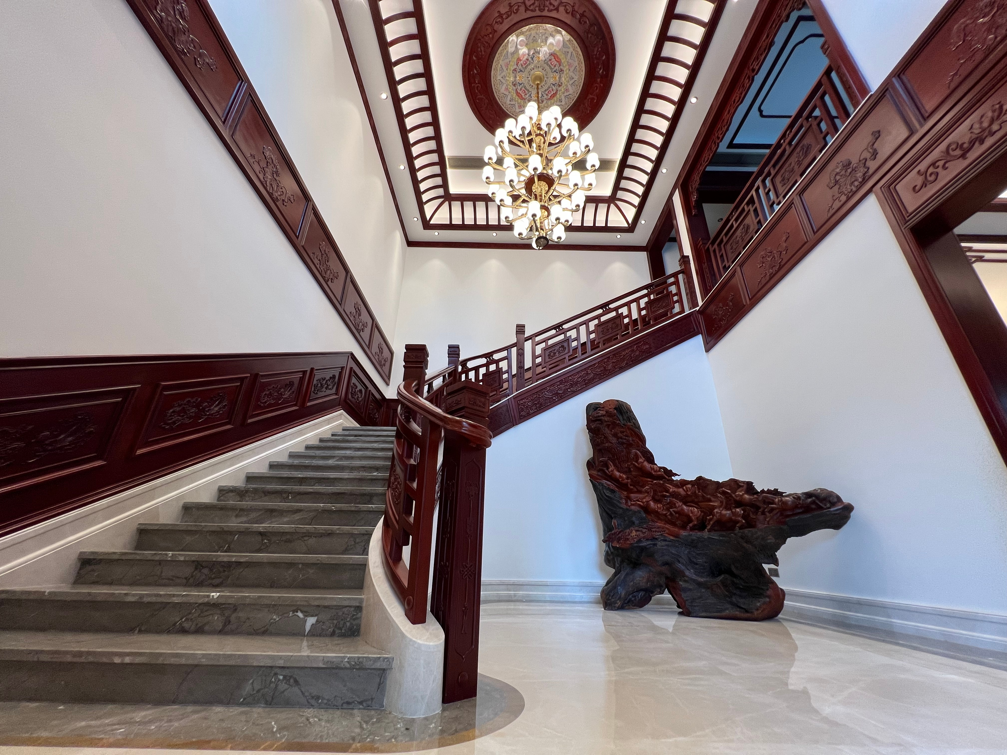 2026年高端中式装修设计公司推荐：四合院别墅豪宅会所整装红木新中式古典风格缅甸花梨非洲紫檀柚木小巴花材质实力品牌深度解析(图1)