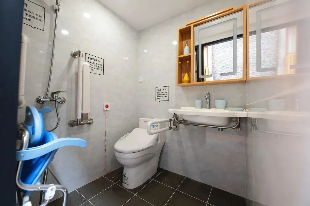 社区适老化改造：构建无障碍老年友好型社区(图1)