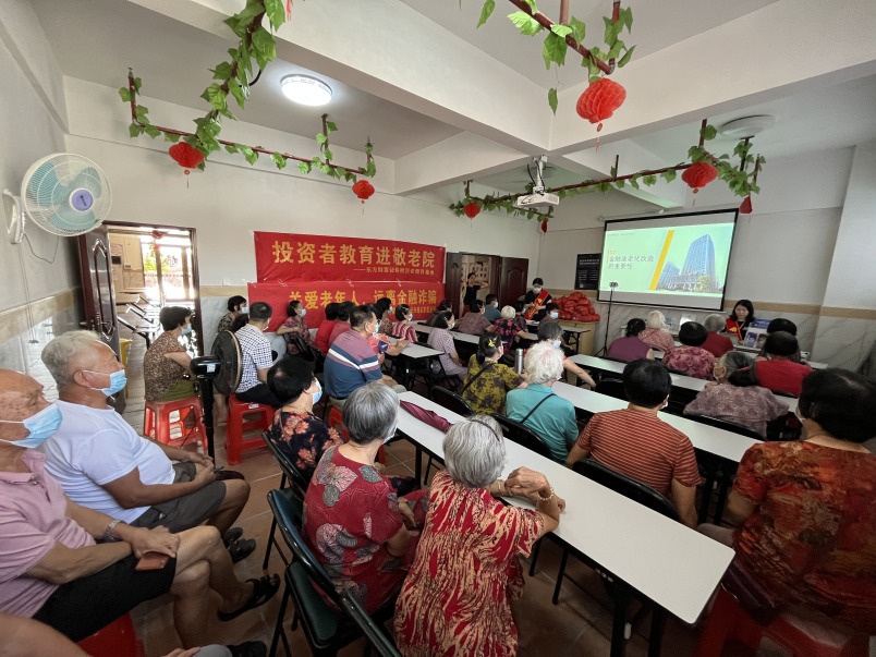 香港博彩大神玩转国内足彩!近11中10 中7200倍赚疯(图1)