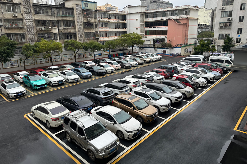 八步区：老旧小区改造提质 民生实事办到家门口(图1)