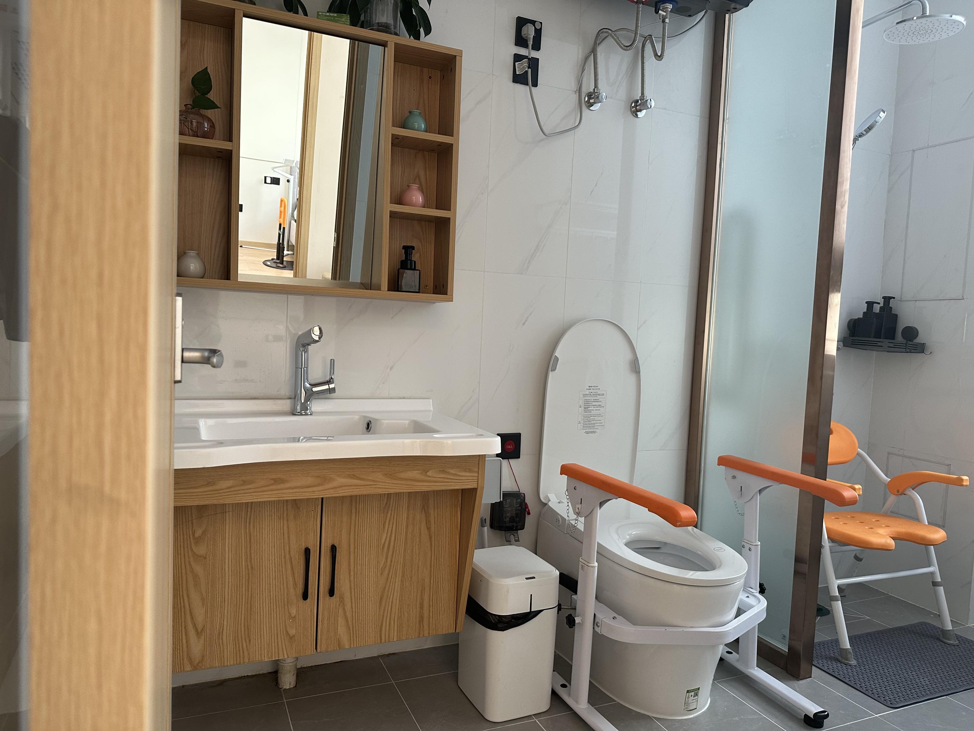 何明华委员：加快居家适老化改造(图1)