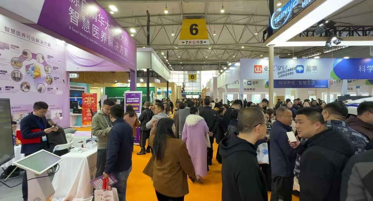 科技+暖心巧思！“老博会”上的适老神器太懂老人了(图1)