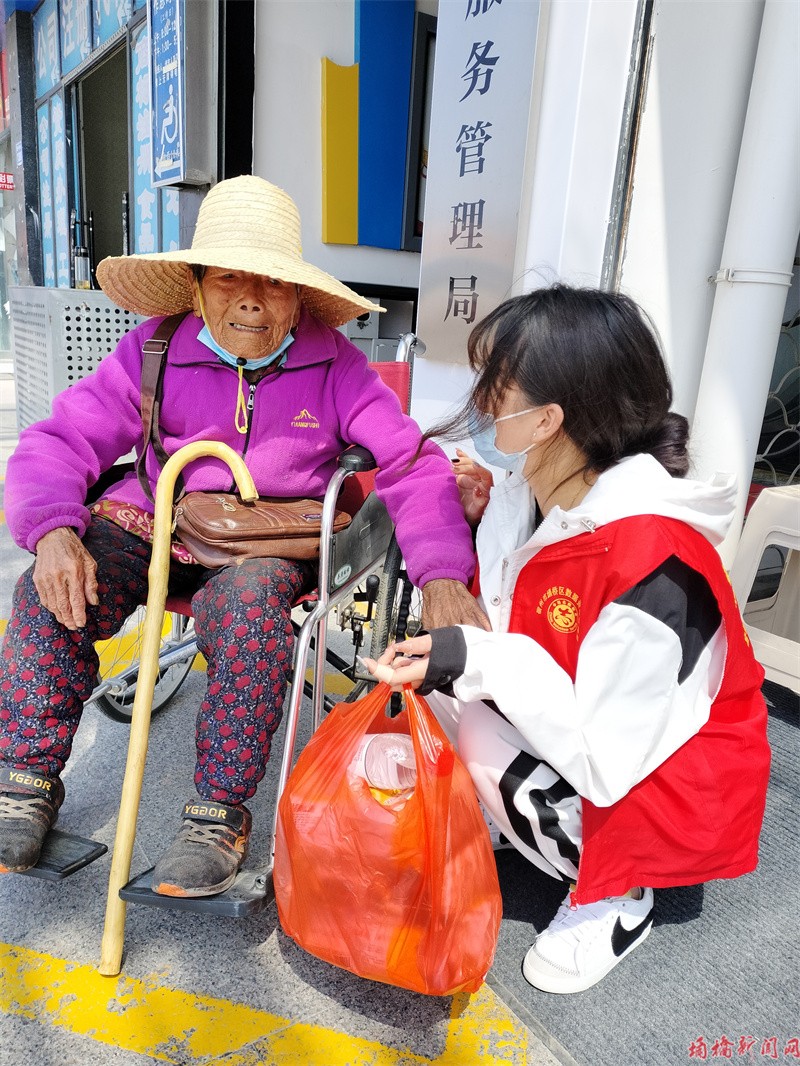 中央定调！职工养老金调整新规：重点倾斜低收入者公平再升级(图1)