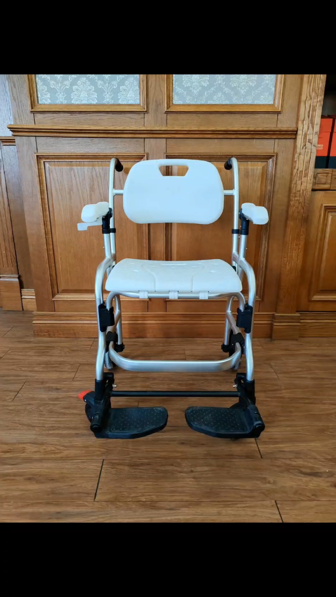 从“赚药品价差”到“赚健康效益”零售药店掘金银发健康(图1)