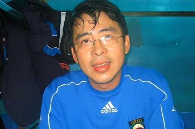 央视名嘴阿丘近况曝光住破旧楼房靠老本度日离婚后晚年凄凉(图4)