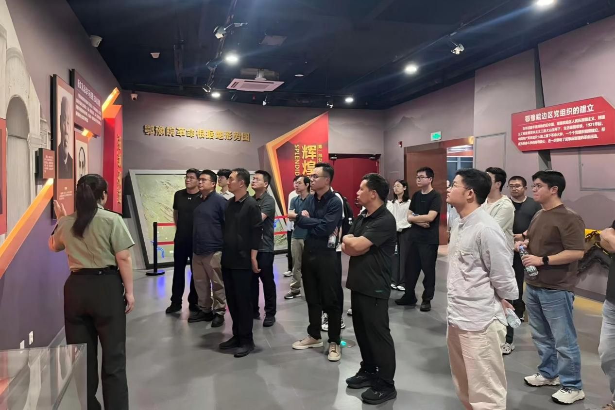 集成电路学院开展党工共建主题实践活动(图2)
