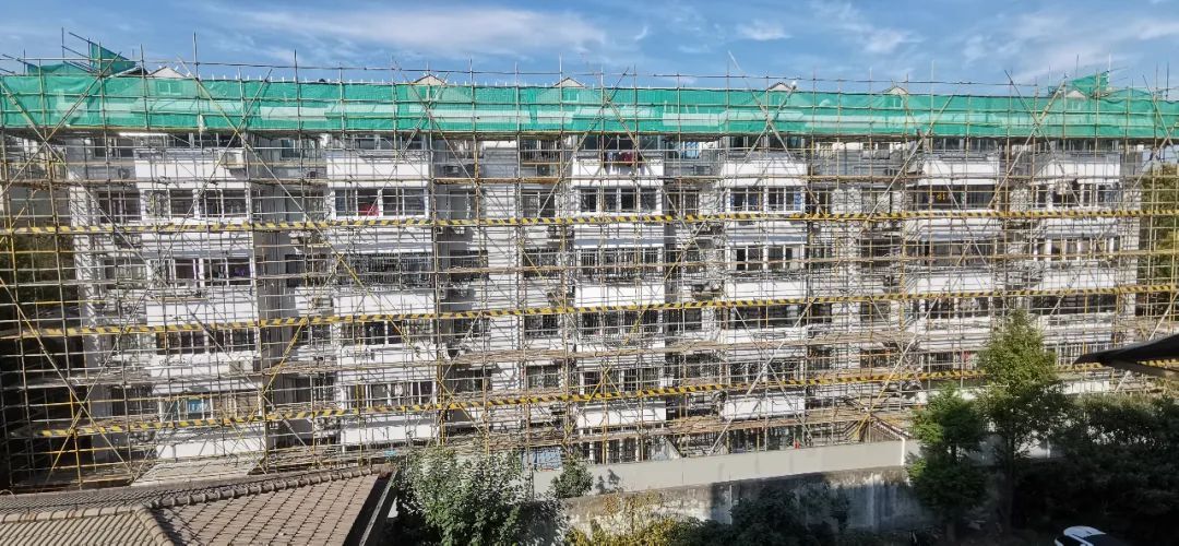 青岛市住房城乡建设局年内完成433个老旧小区改造(图1)